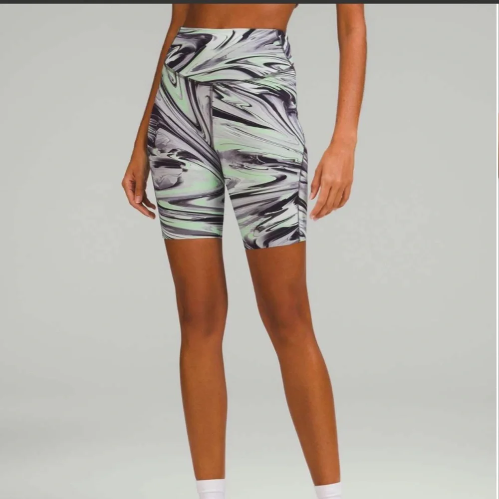 Lululemon Base Pace High-Rise Short 8" Paint Glide Warp Multi - Picture 2 of 13